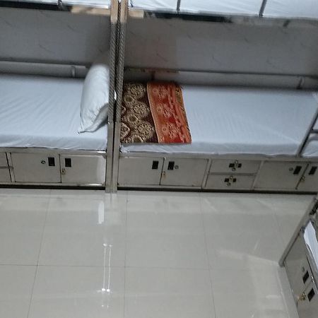 מומביי One Step Hostel מראה חיצוני תמונה