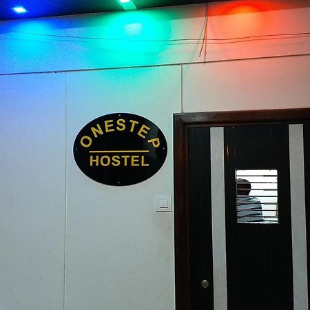 מומביי One Step Hostel מראה חיצוני תמונה