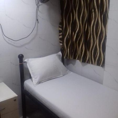 מומביי One Step Hostel מראה חיצוני תמונה