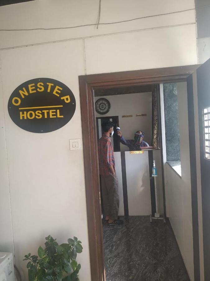מומביי One Step Hostel מראה חיצוני תמונה