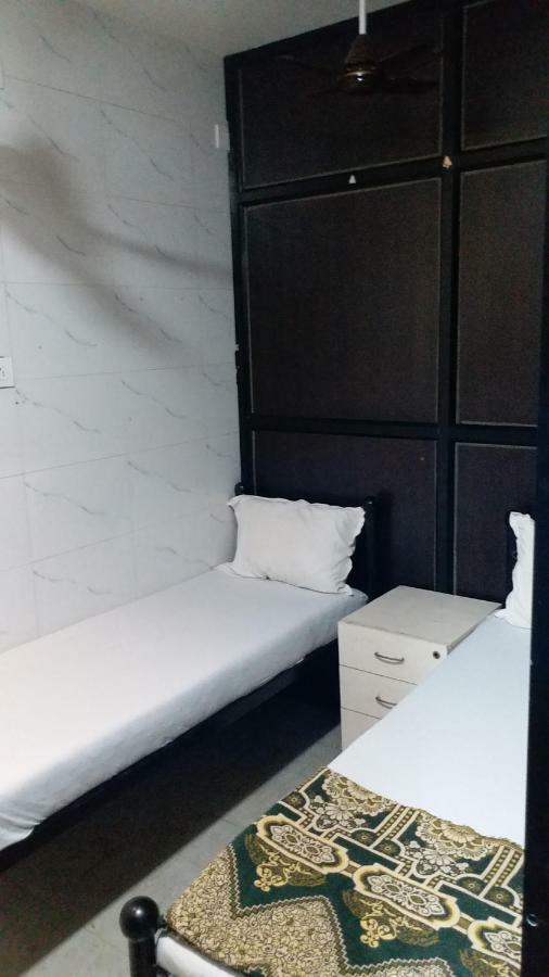מומביי One Step Hostel מראה חיצוני תמונה